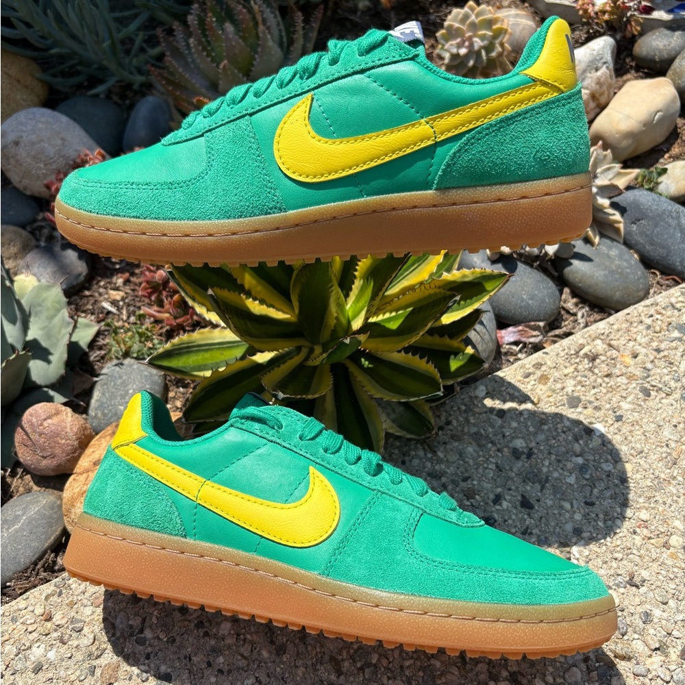 Nike Women’s Field General Retro Shoes - Picture 6 of 16